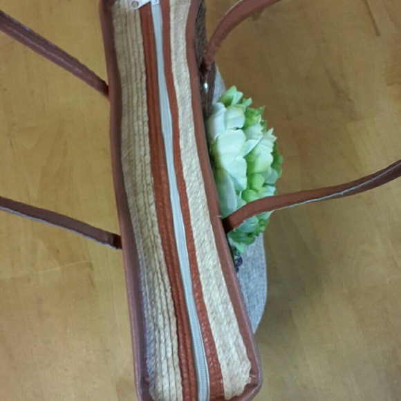 Straw Floral Purse - Picture 6 of 7